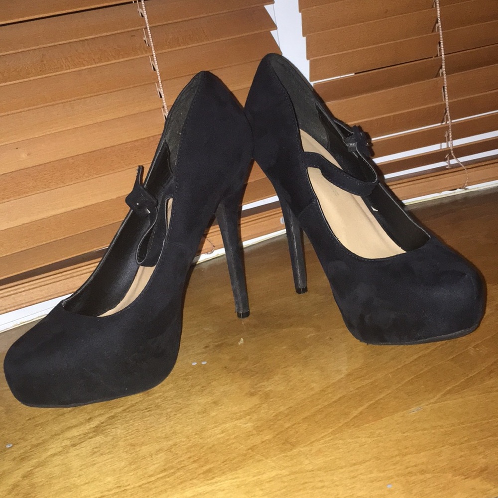 Wild diva black high heels !!